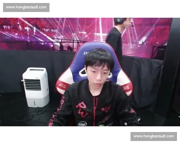 职业选手直播首秀，粉丝心疼：太累了吧！